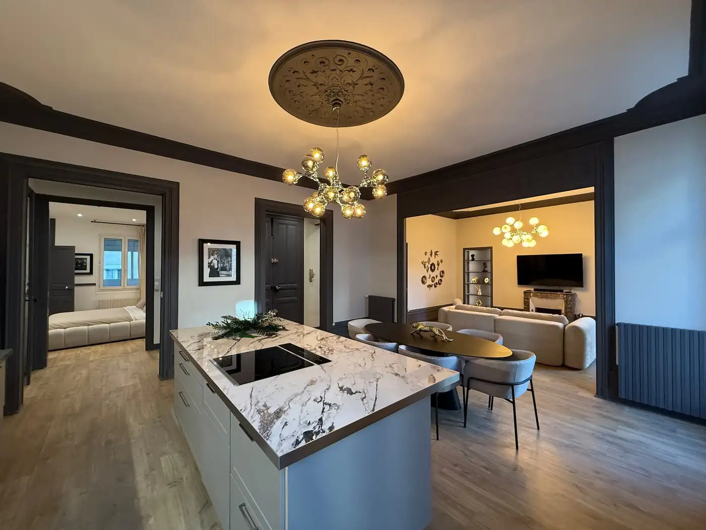 Suite Marguerite – 105 m² Haussmann apartment, 2 suites, spa bath